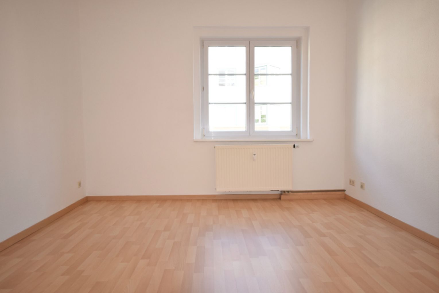 Tageslichtbad mit Wanne • Balkon • renoviert • 2 Raum • Sonnig • Stellplatz! • Besichtigungstermin!?