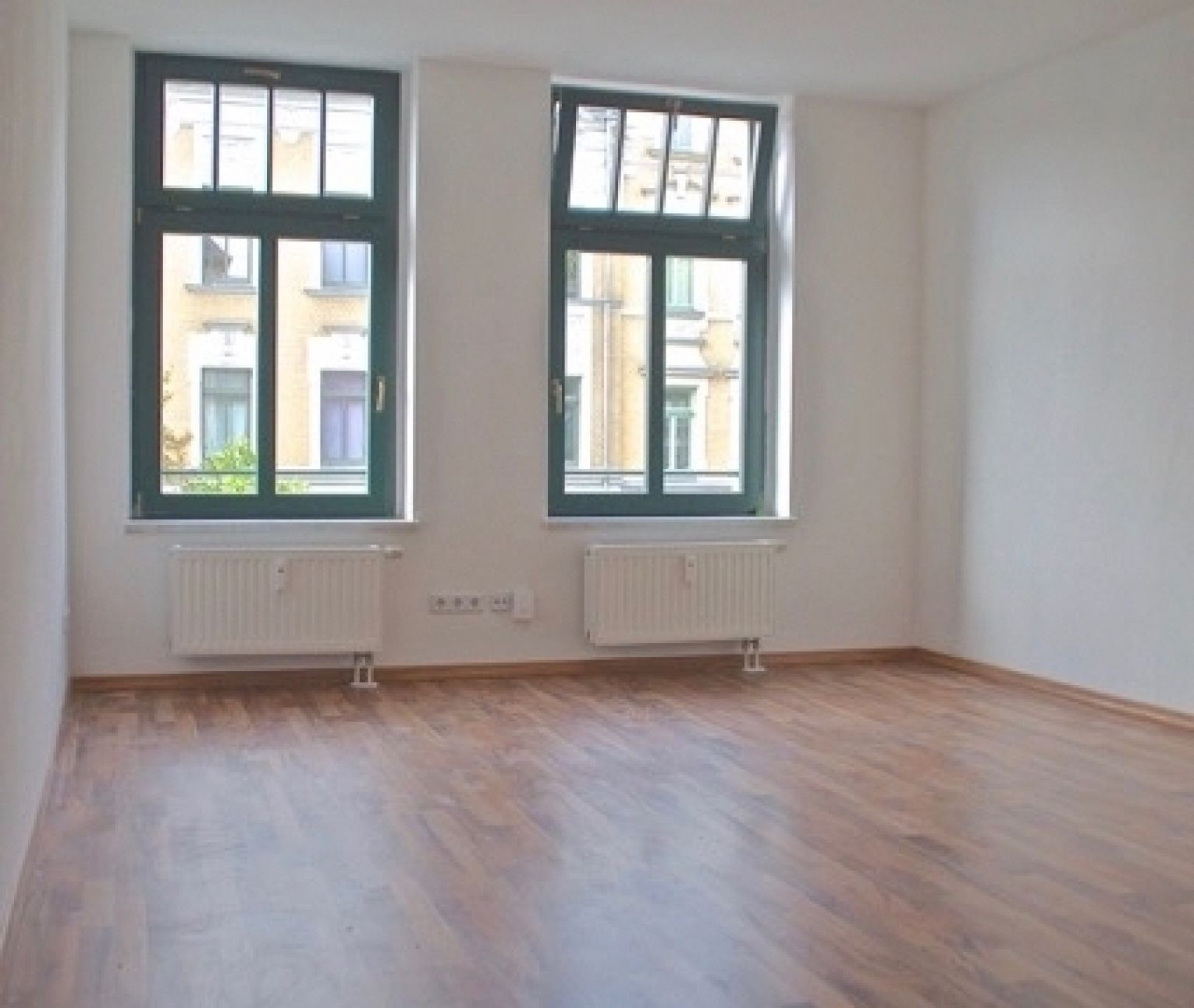 Balkon • 3 Zimmer • Tageslichtbad mit Wanne • Laminat • Altendorf • gleich Termin vereinbaren !