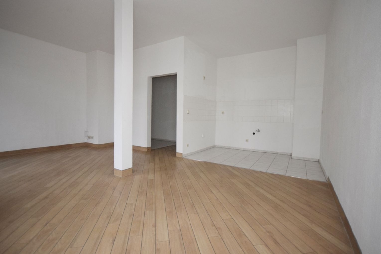 3-Zimmer • Südbalkon • offene Küche • TOP Grundriss • Laminat • ruhige zentrale Lage • Besichtigen?