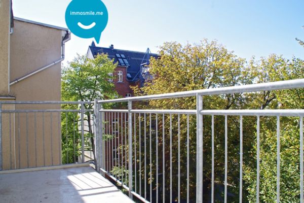 Einbauküche • Balkon • 2 Zimmer • Tageslichtbad mit Wanne • Laminat • WG tauglich • gleich anschauen