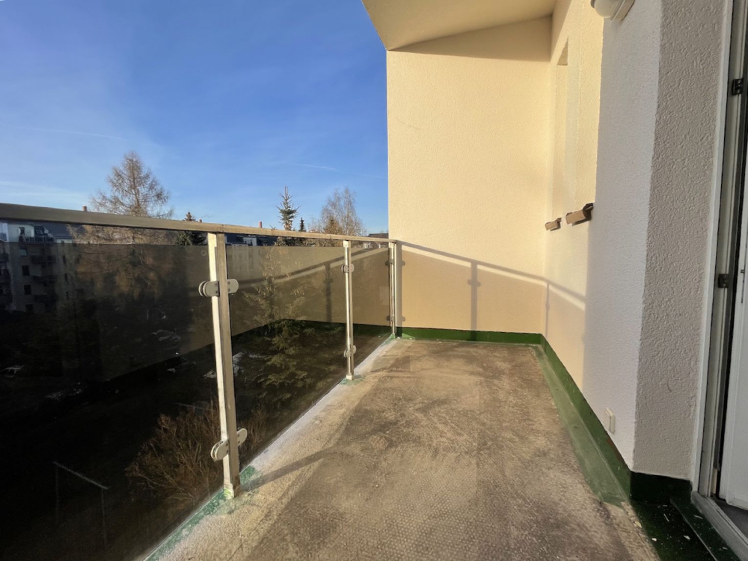 60 qm • Laminat • 2-Zimmer • Essküche • Sonnenbalkon • Lift • Wanne • gleich anschauen • Chemnitz