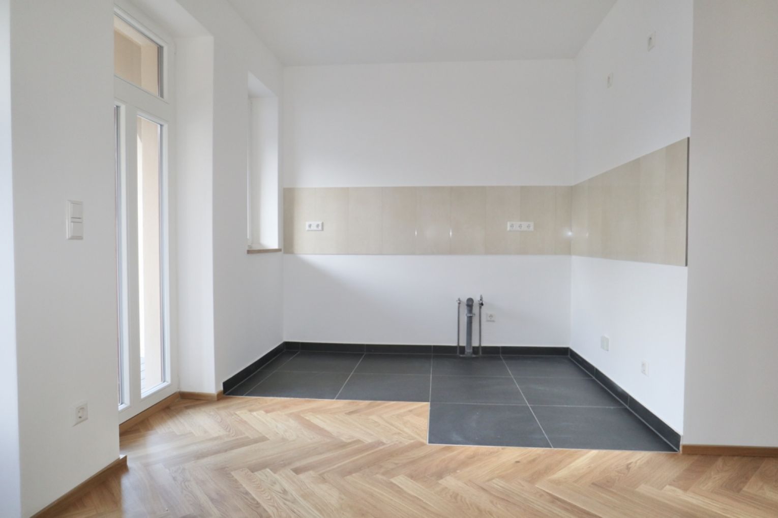 Balkon • 3-Raum Wohnung • Erstbezug • Tageslichtbad • Fußbodenheizung • Parkett • jetzt anrufen