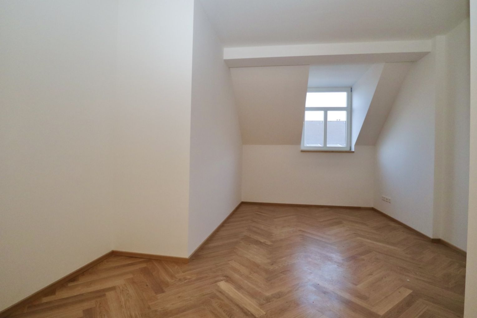 ERSTBEZUG • 3 Zimmer • Fußbodenheizung • schöner Grundriss • Tageslichtbad • Aufzug • Chemnitz