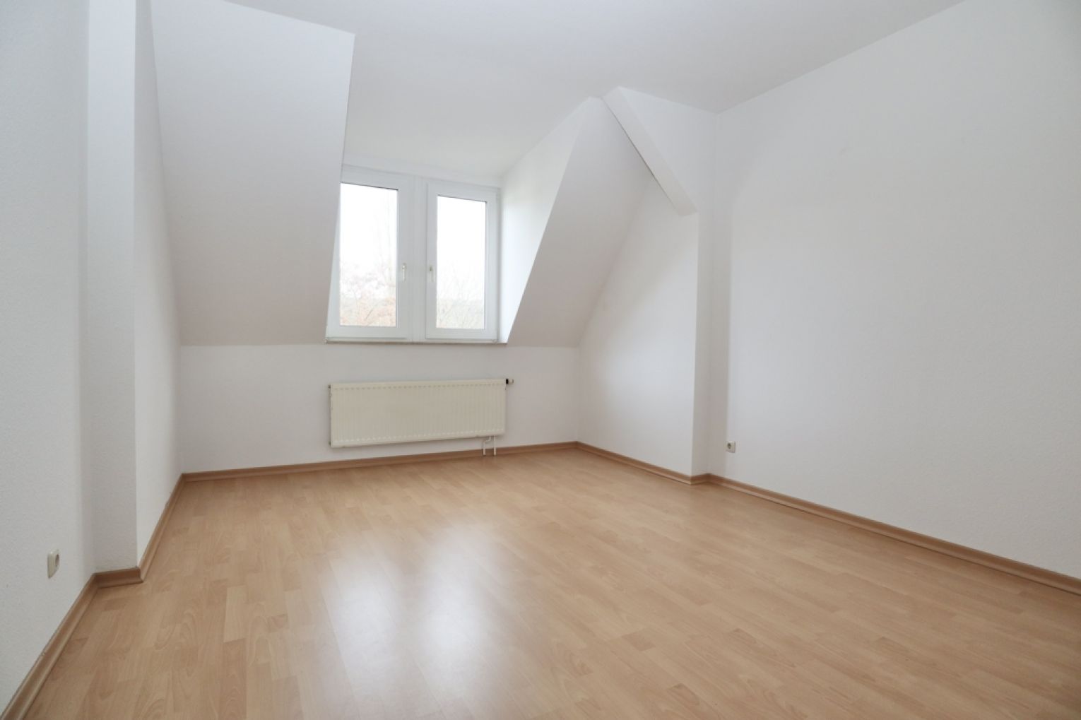 2-Raum Wohnung • Kaßberg • großes Wohnzimmer • Mieten • Chemnitz • Termin vereinbaren