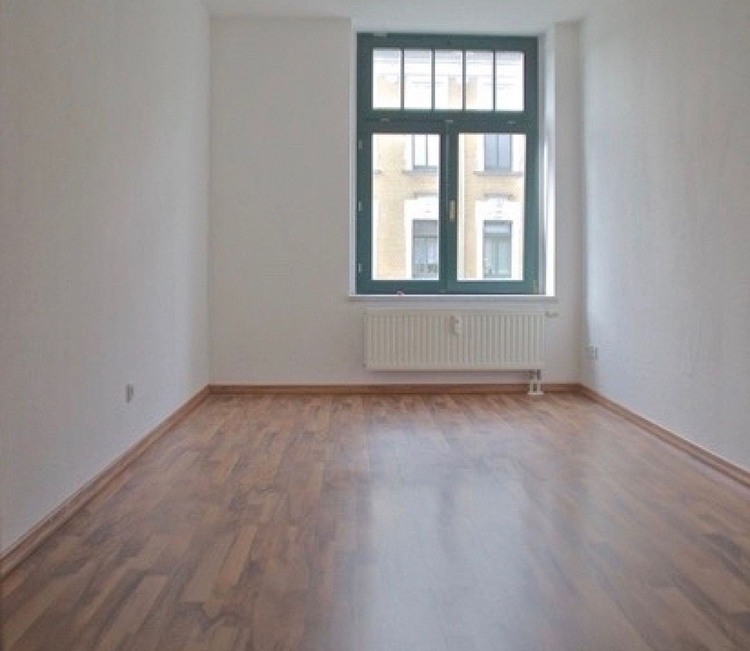 Balkon • 3 Zimmer • Tageslichtbad mit Wanne • Laminat • Altendorf • gleich Termin vereinbaren !