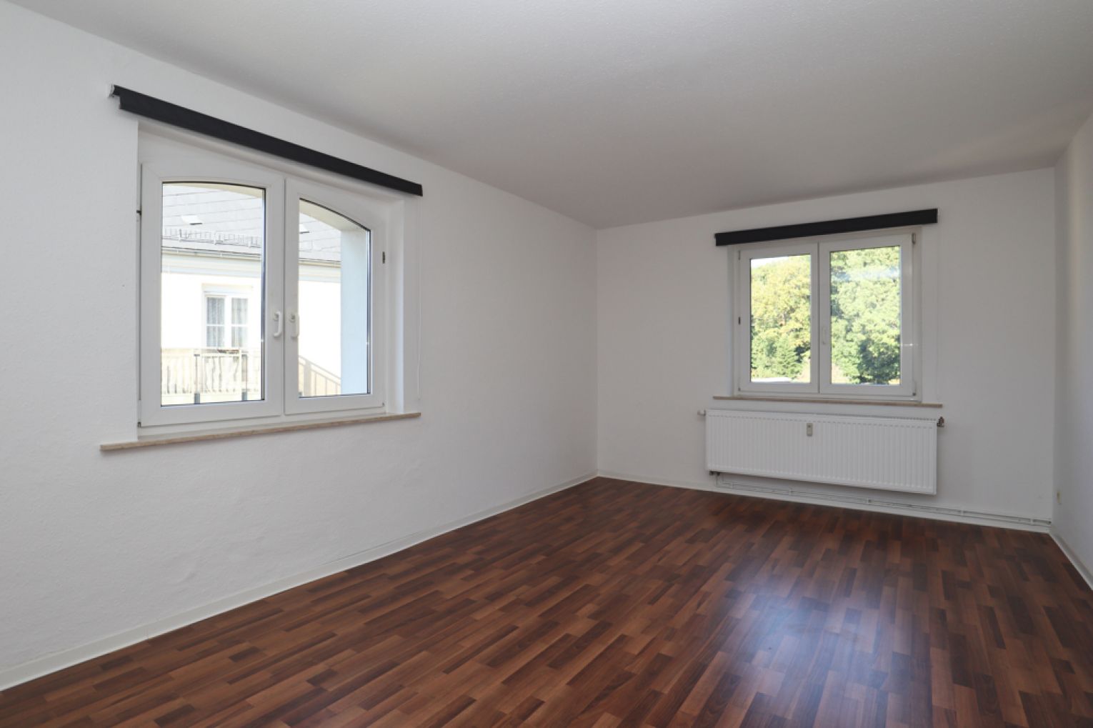 4-Raum Wohnung • Ebersdorf • Tageslichtbad • Wanne • ruhige Lage • schnell sein!