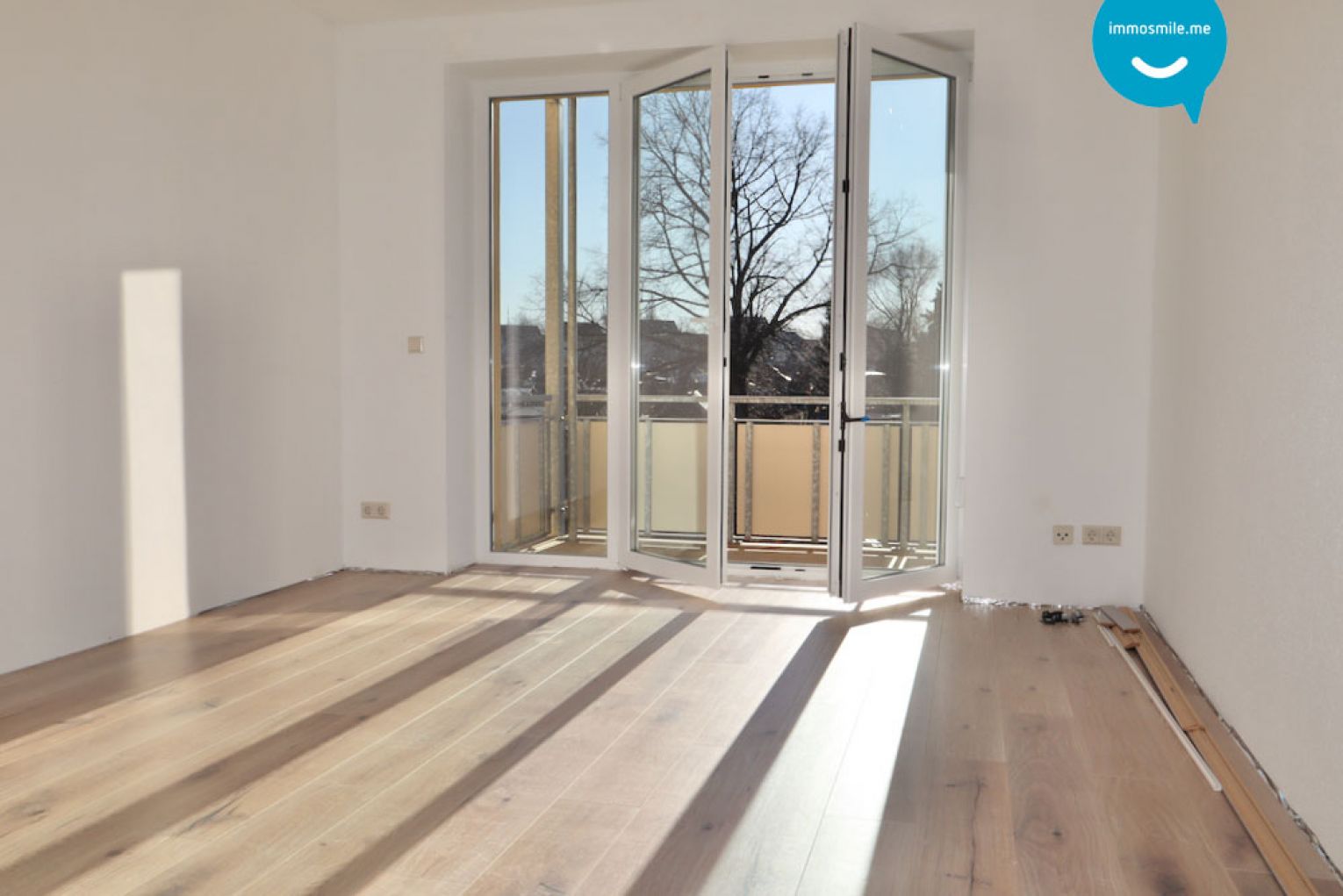 3 Zimmer • Südbalkon • schickes Laminat • Maisonette • Stellplatz • Fussbodenheizung • Balken-Flair