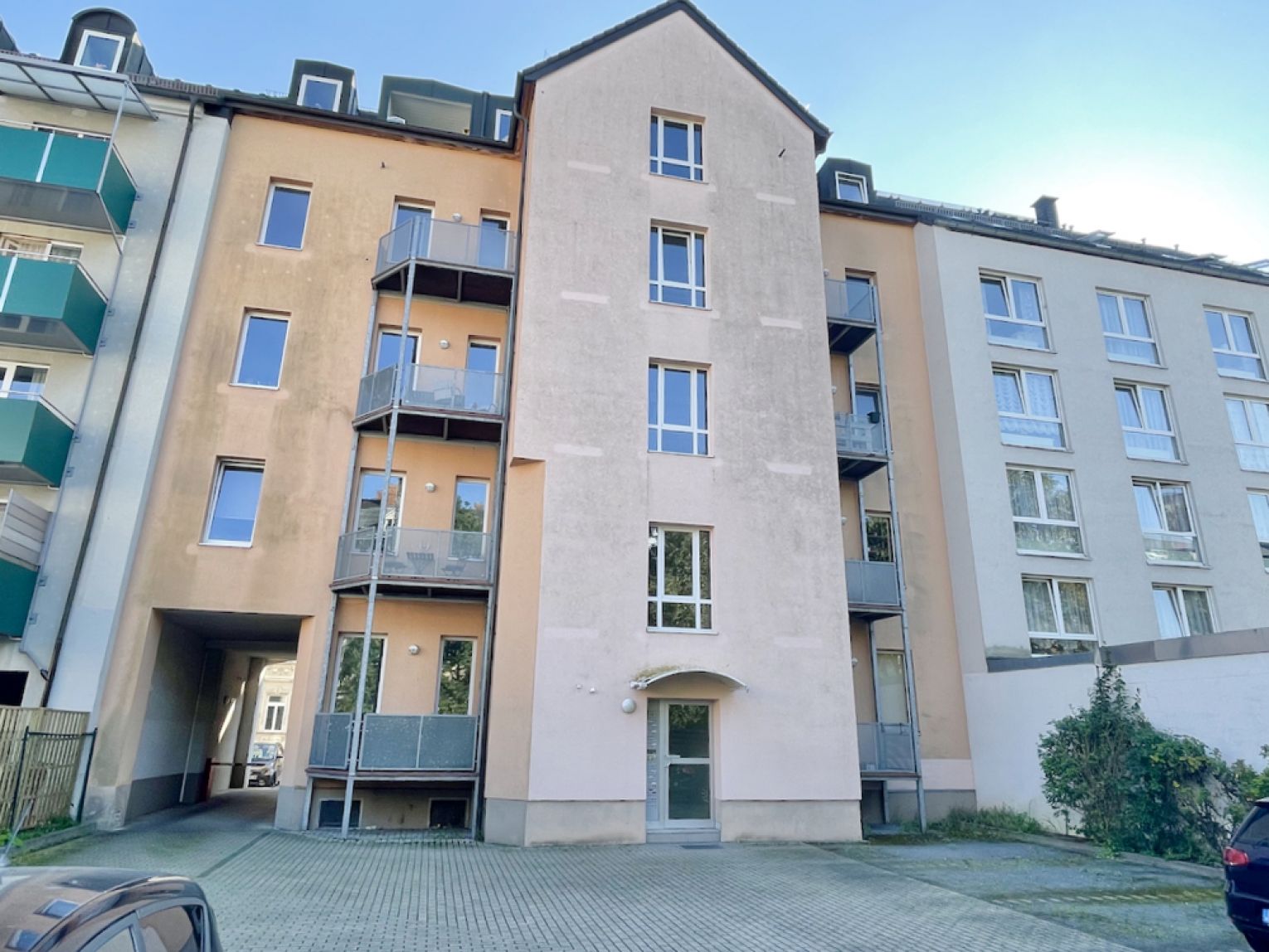 Schnell zugreifen • 2 Zimmerwohnung • mit Einbauküche und Balkon • Schlosschemnitz • Stellplatz