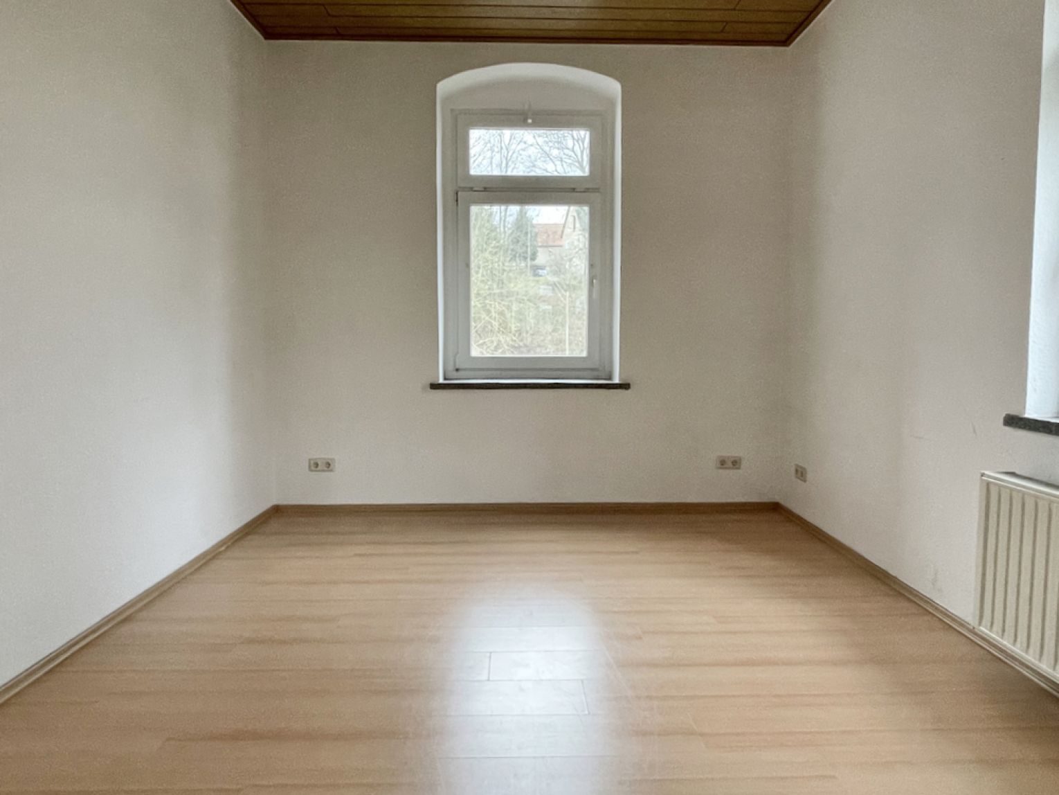 3-Zimmer • Bad mit Fenster und Wanne • Einbauküche • Stellplatz • Wittgensdorf • jetzt anschauen