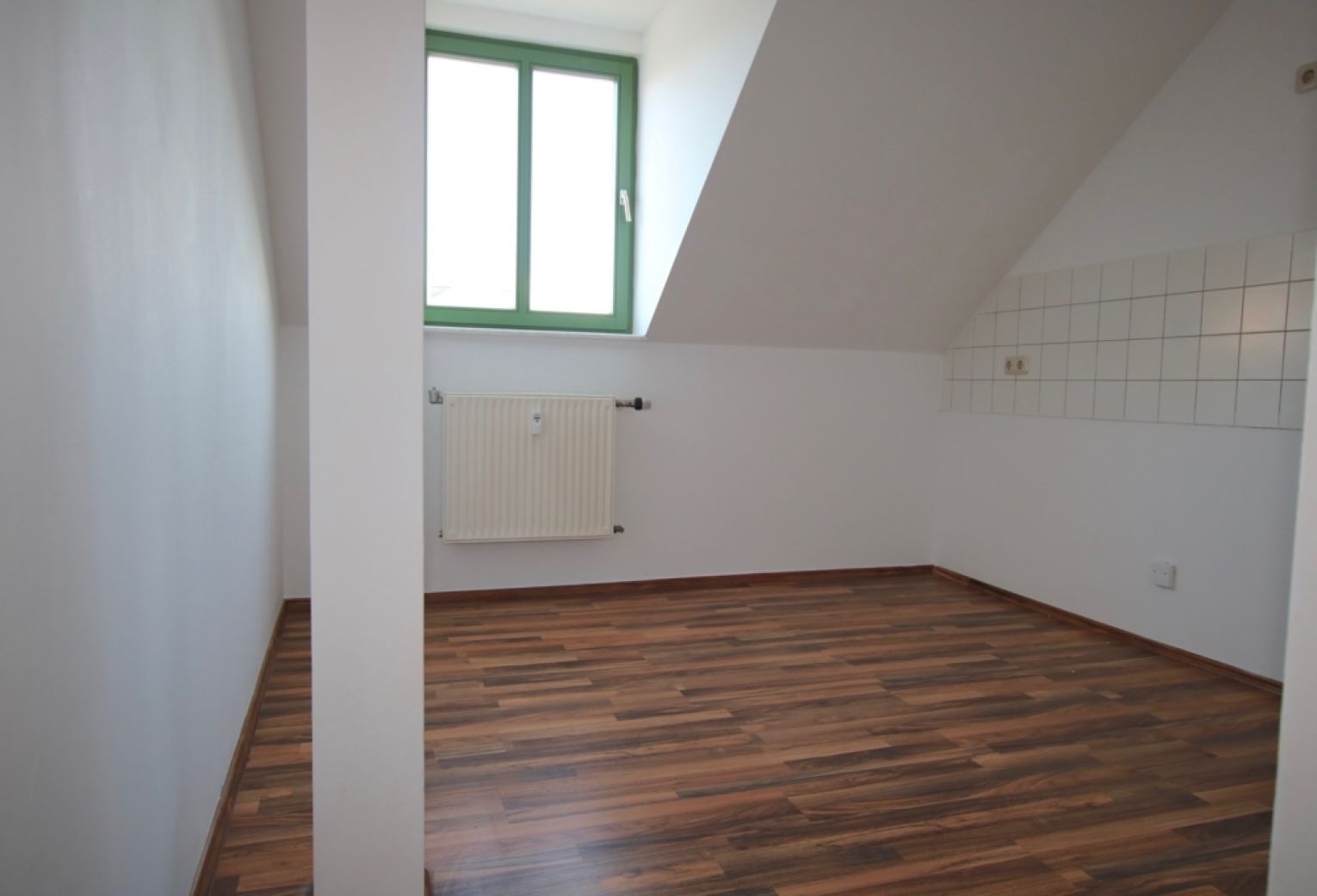 2-Raum Mietwohnung • Maisonette • Dachterrasse • Kaßberg • Balken • Aufzug • Laminat • hell & sonnig