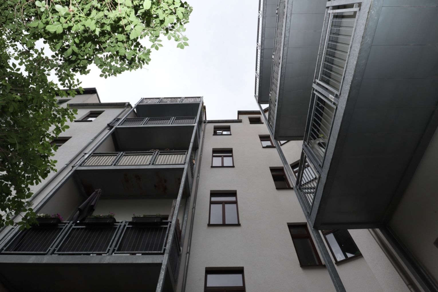 Kapitalanlage • 2-Raum Apartment • Kaßberg • Einbauküche • Balkon • vermietet • jetzt Geld anlegen