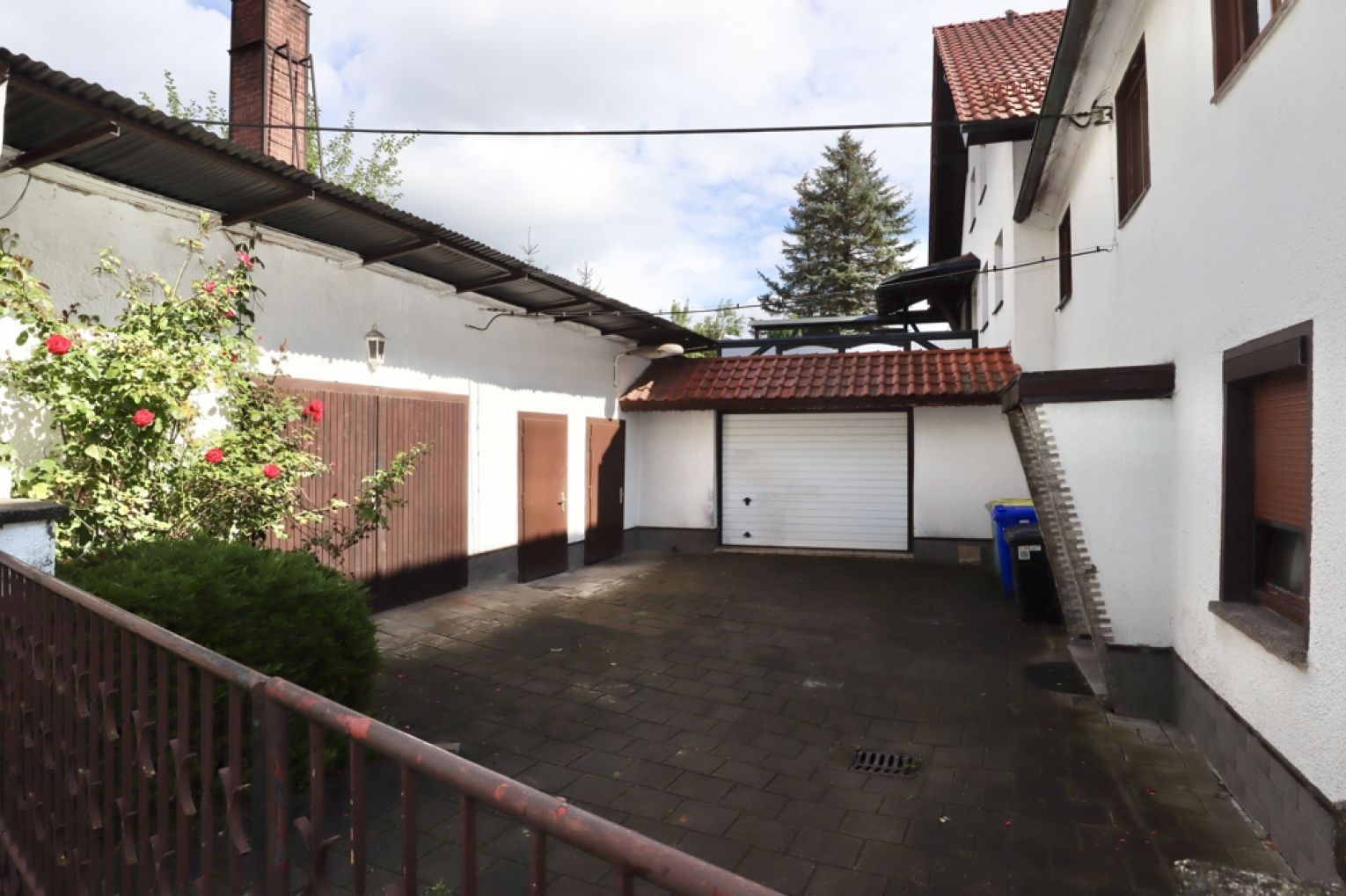 Wohnhaus mit Gewerbe • Oberlungwitz • Garagen mit Hebebühne • Werkstatt • Terrasse • Garten