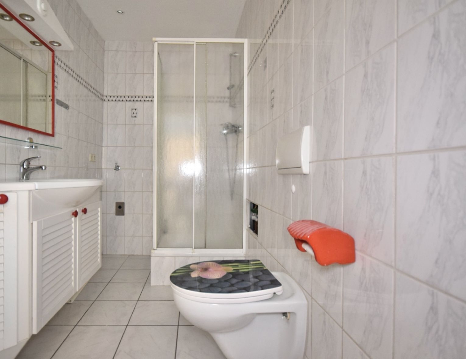 3-Zimmer • Individuell • Maisonette • Bad mit Dusche • Laminat • sichtbare Dachbalken • jetzt mieten