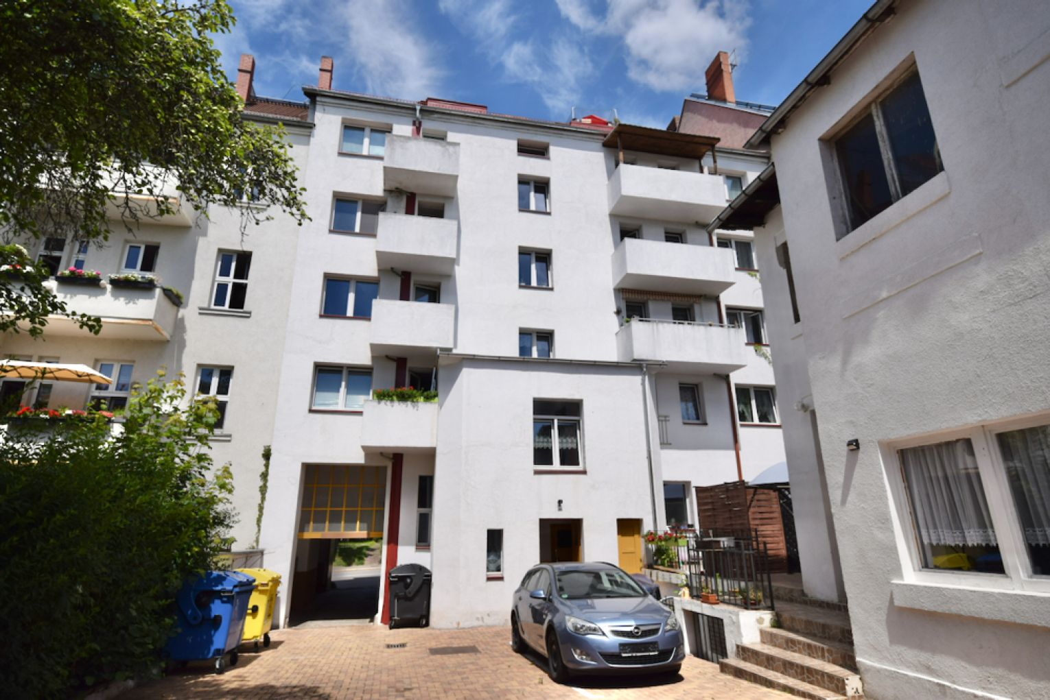 2-Zimmer • Balkon • Fußbodenheizung • Einbauküche • Bad mit Fenster und Wanne • gleich anschauen!?