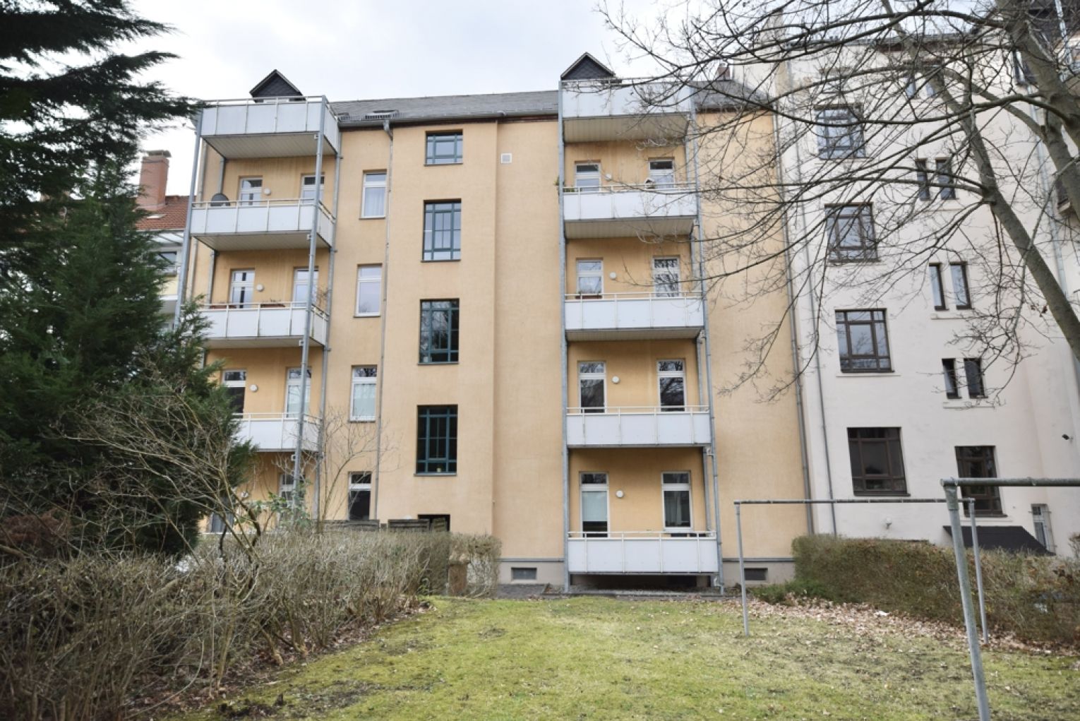 Kaßberg • Balkon • Bad mit Wanne • 2 Zimmer • Abstellraum • gepflegtes Haus • Laminat • Termin!?