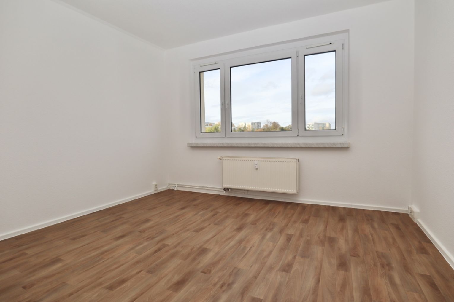 Hutholz • 2-Raum Wohnung • Balkon • ruhige Lage • offene Küche • Stellplatz • zur Miete