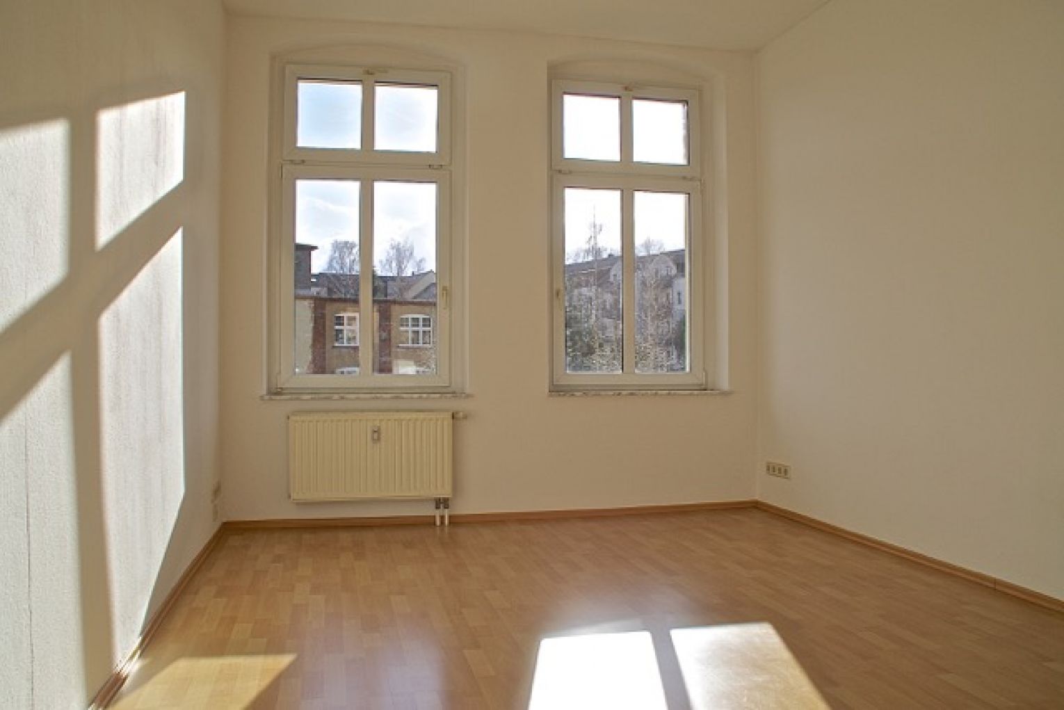 3-Zimmer Wohnung • Balkon • Tageslichtbad mit Wanne • Einbauküche • Stellplatz  • jetzt anrufen!