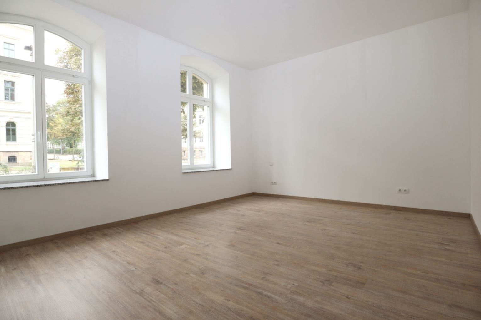 3 Zimmer • Fussbodenheizung • Parkett • Tageslichtbad • Wohnküche • Balkon • Stellplatz