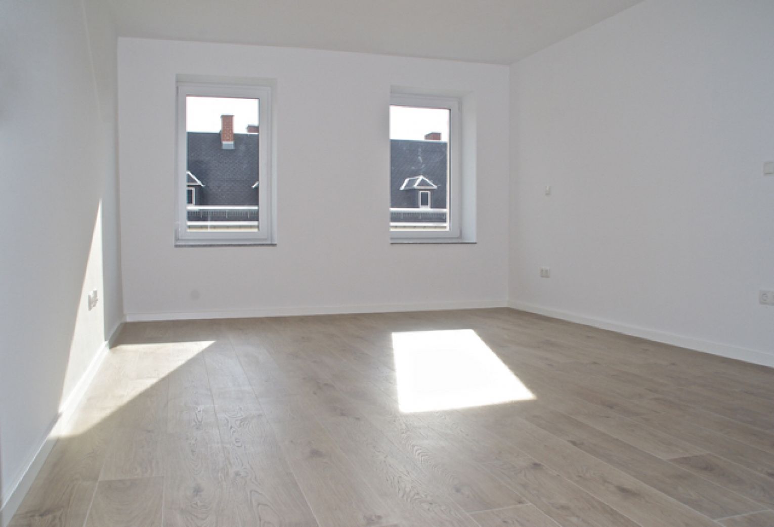 moderne 4 Zimmer • moderner Grundriss • Balkon • TOP Hausgemeinschaft • Grillecke • EBK • Stellplatz