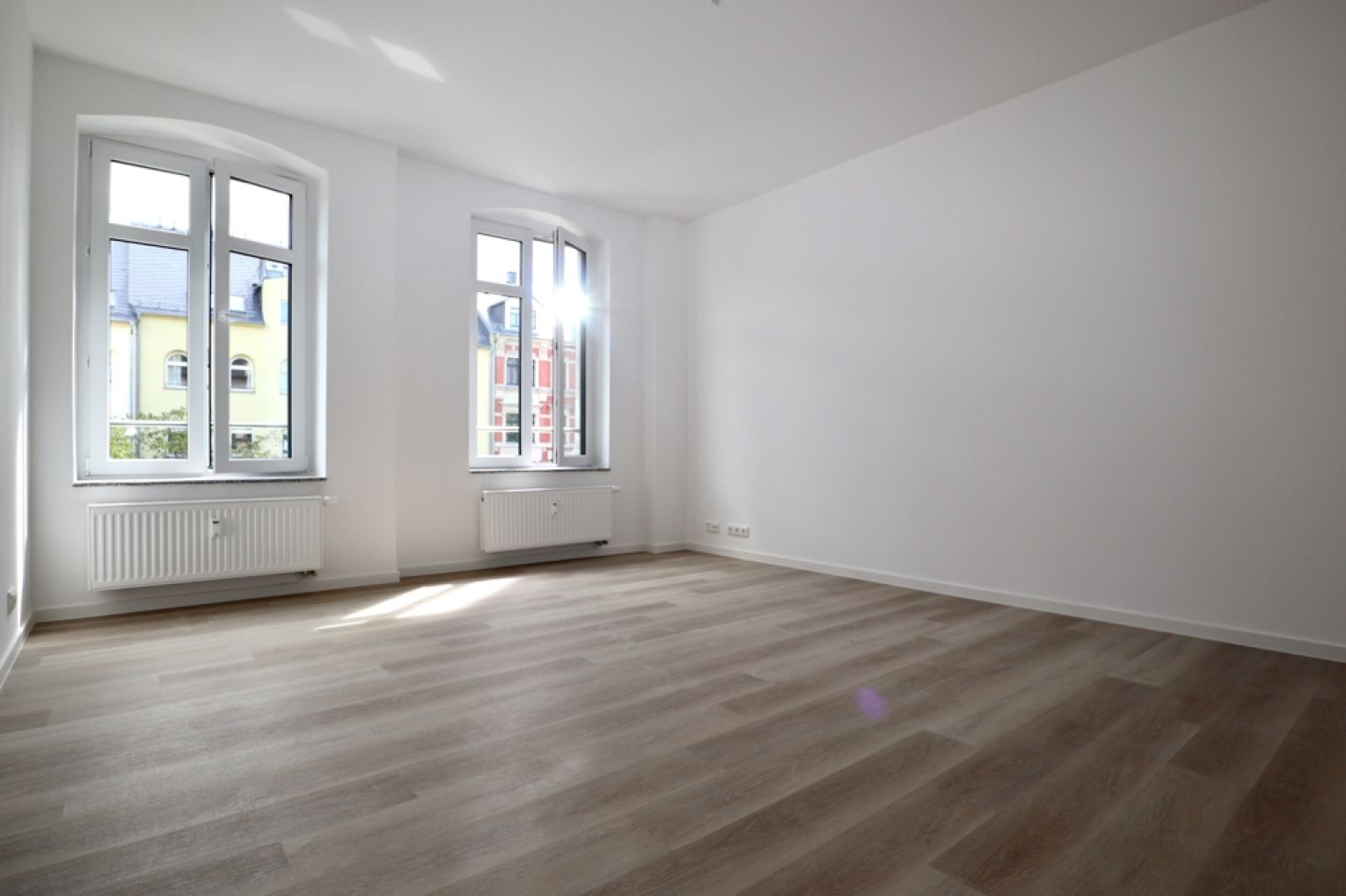 große 5-Zimmer Wohnung • zur Miete • Balkon • Tageslichtbad • Stellplatz • Erstbezug • jetzt anrufen