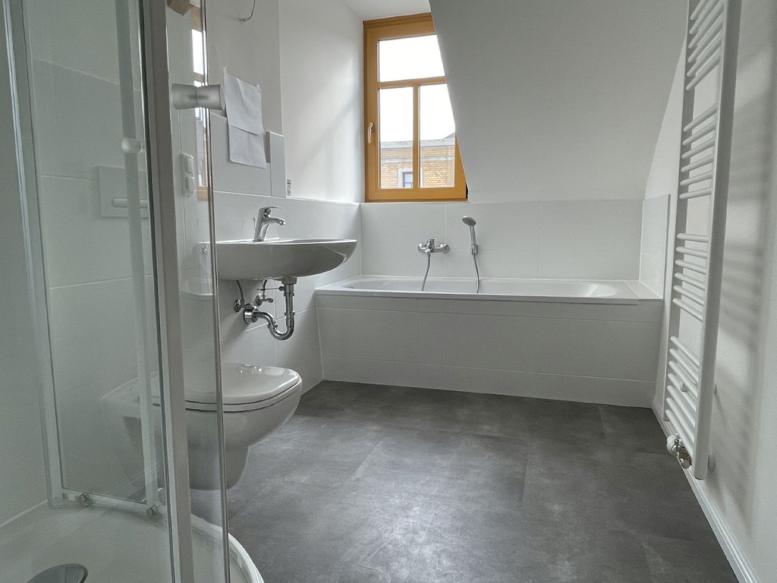 2 Zimmer • Jugendstil • TOP-Bad mit Fenster + Wanne + Dusche • offene Küche • Lift • ANMIETEN!