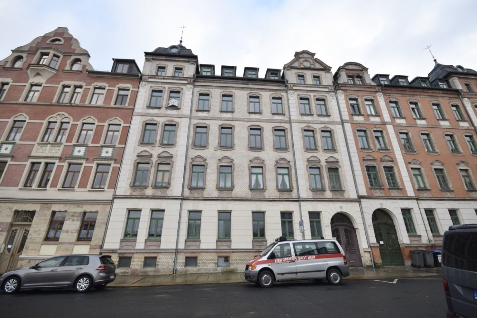 3-Raum Wohnung • Einbauküche • großer Balkon • Bad mit Wanne • neues Laminat • Zentrum • in Chemnitz