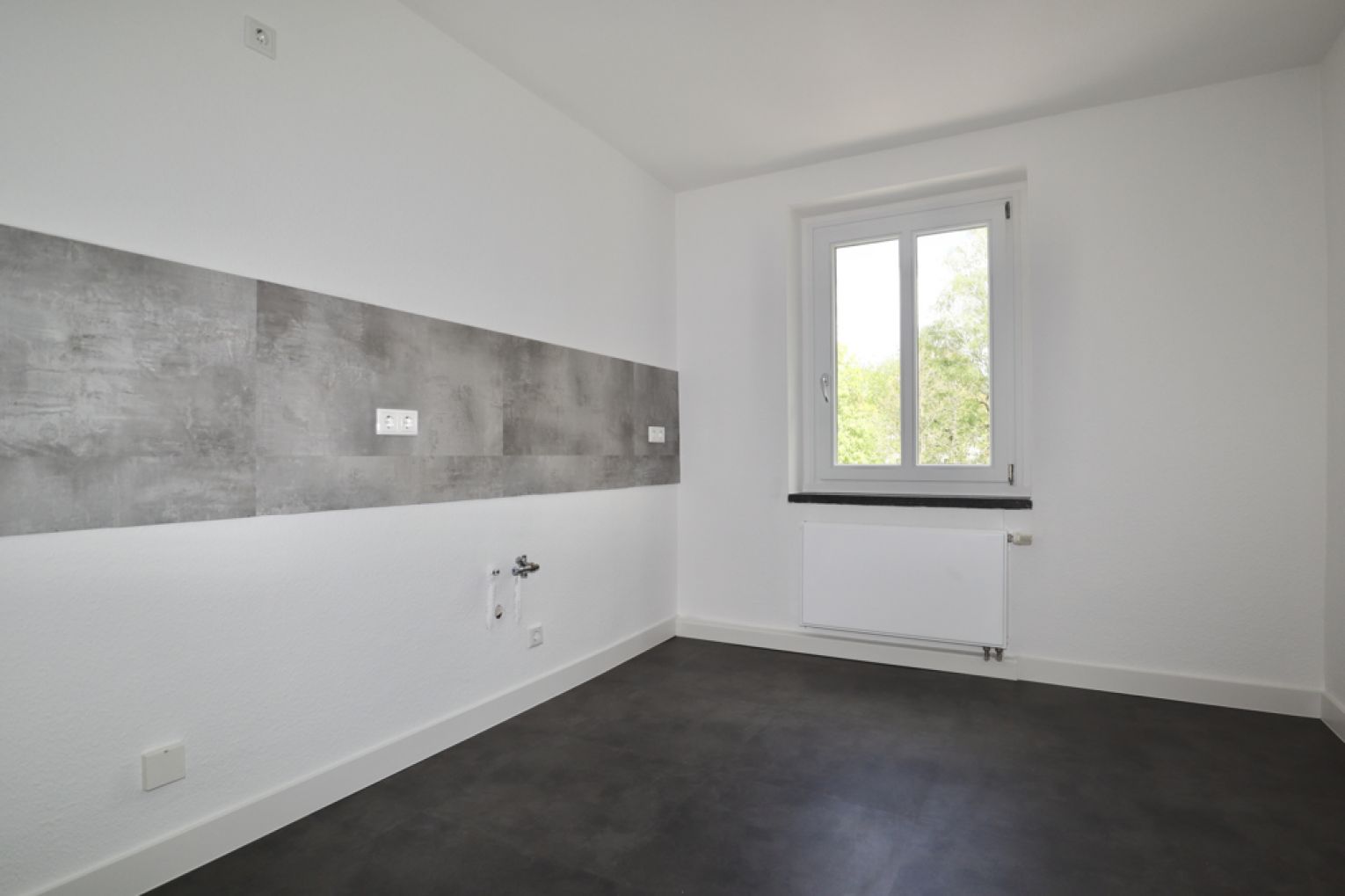 2-Zimmer • Mietwohnung • Einbauküche • Balkon • Lutherviertel • in Chemnitz • Tageslichtbad • ruf an