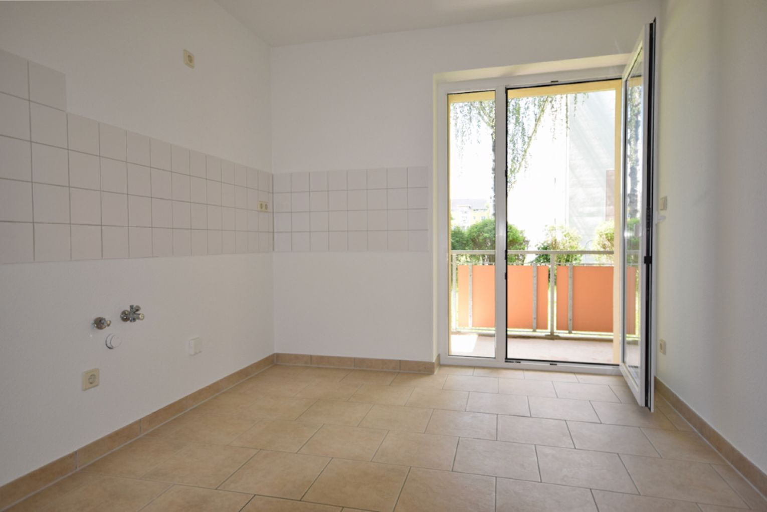 3-Raum • Tageslichtbad mit Wanne • am Heimgarten • Balkon • Top-Preis! • Fussbodenheizung • mieten!