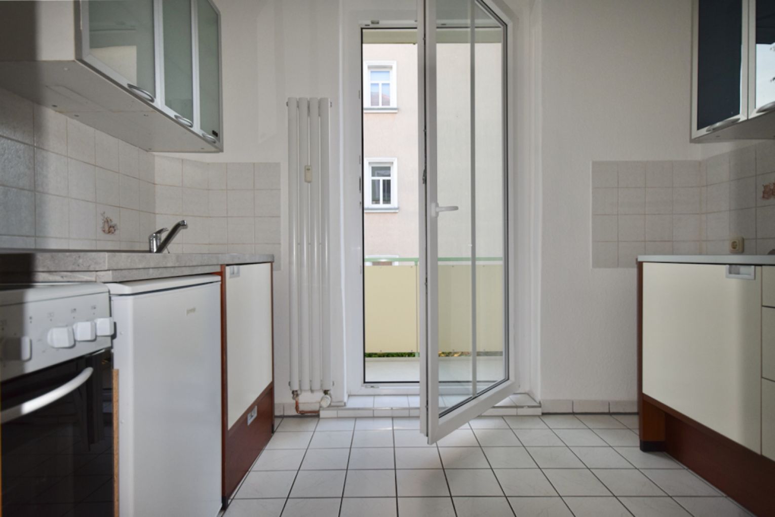 Ebersdorf • jetzt reservieren • Einbauküche • 2-Zimmer Mietwohnung • mit grünen Innenhof • Balkon