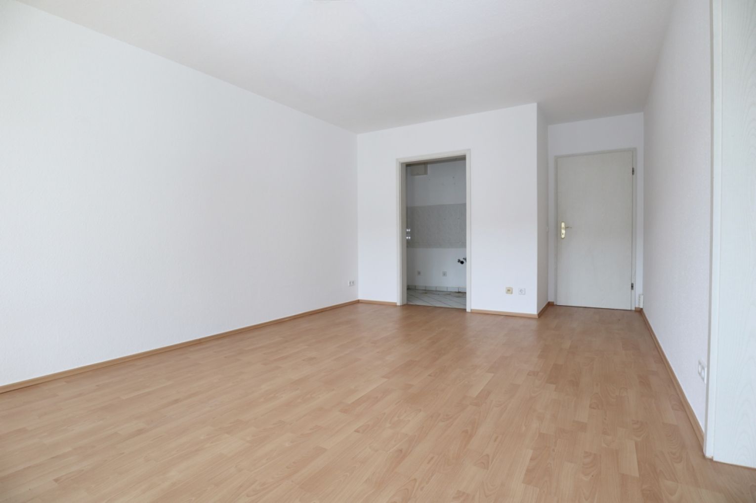 2-Zimmer • Balkon • Aufzug • jetzt mieten • Schloßchemnitz • mit Einbauküche