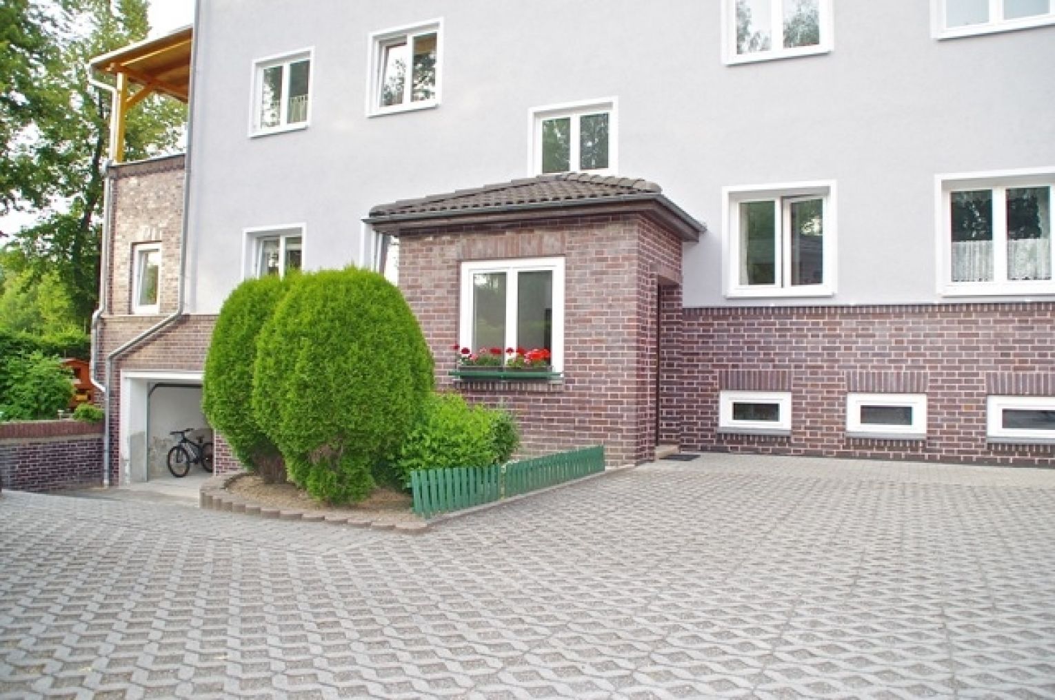 NEU SANIERT • Küchwald • offene Küche • 1,5-Zimmer-Wohnung • mit Einbauküche • Stellplatz