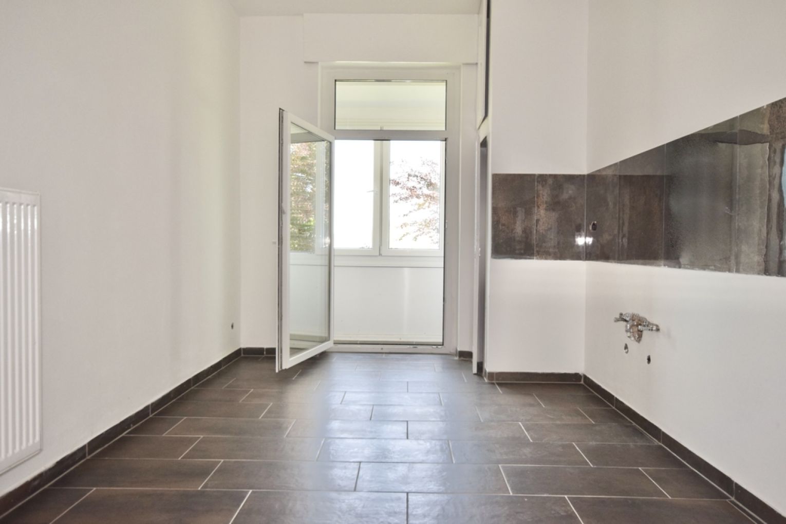 Kappel • 4-Raum • Wintergarten • Tageslichtbad mit Dusche • Balkon • Laminat • ruhige Lage • Mieten!