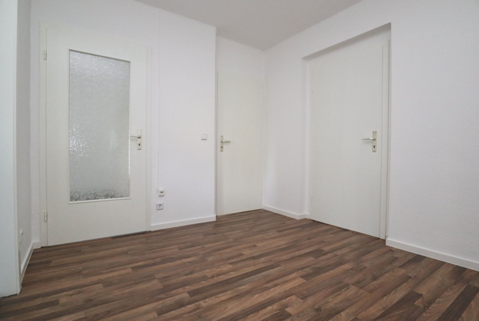 2-Zimmer Wohnung • in Ebersdorf • neu saniert • Einbauküche • ruhige Lage • jetzt melden • Gutschein