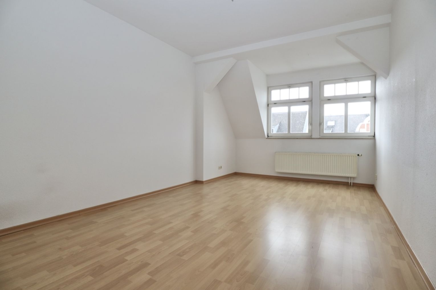 2-Raum Wohnung • Kaßberg • großes Wohnzimmer • Mieten • Chemnitz • Termin vereinbaren