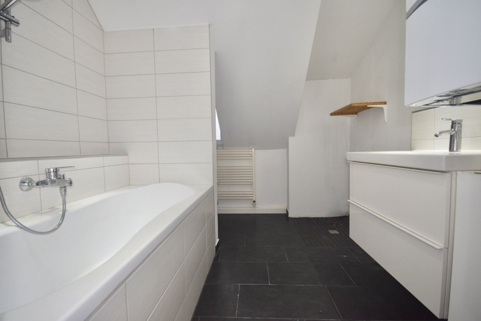 3,5 Zimmer • Sonnenbalkon • Tageslichtbad mit Wanne • Dusche optional • Maisonette • Fahrradraum !!