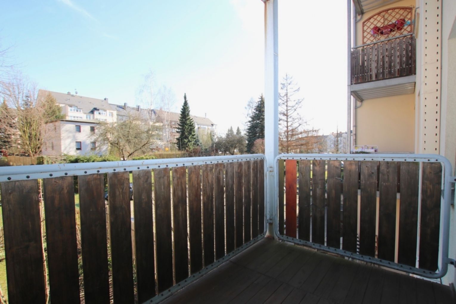 3 Zimmer • Balkon • neues Laminat • Haus mit Aufzug • Bad mit Wanne • Hilbersdorf