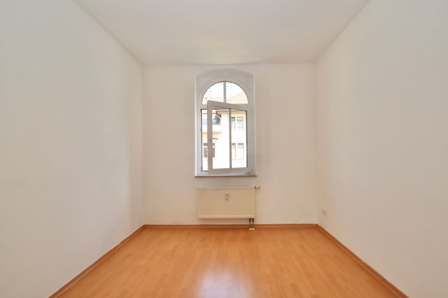 2-Raum Wohnung • Chemnitz • Balkon • Tageslichtbad • Einbauküche • Stellplatz • jetzt mieten