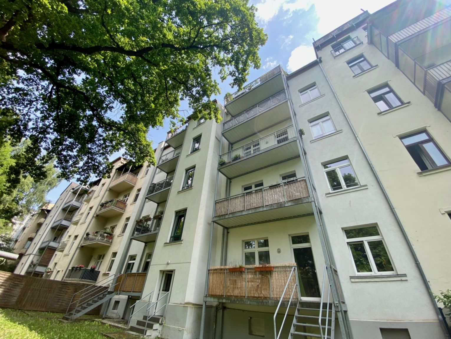 1 Raumwohnung • mit Balkon • modern • Einbauküche • beliebte Lage • jetzt besichtigen • MIETE