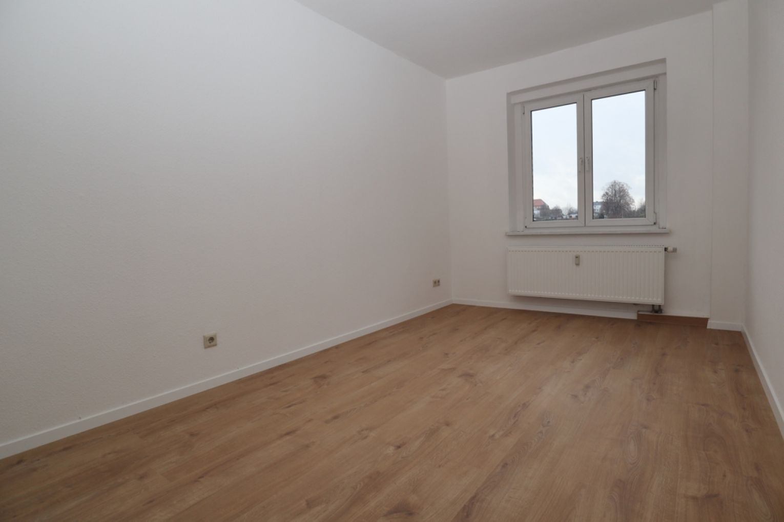 4-Raum Wohnung • in Chemnitz • zur Miete • Balkon • Tageslichtbad • Stellplatz • anrufen !