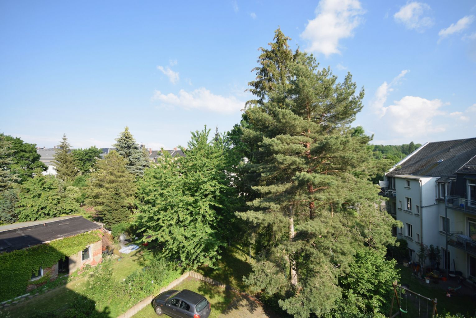 Ebersdorf • 2-Zimmer • Sonnenbalkon • Laminat • Stellplatz • Bad mit Fenster und Wanne