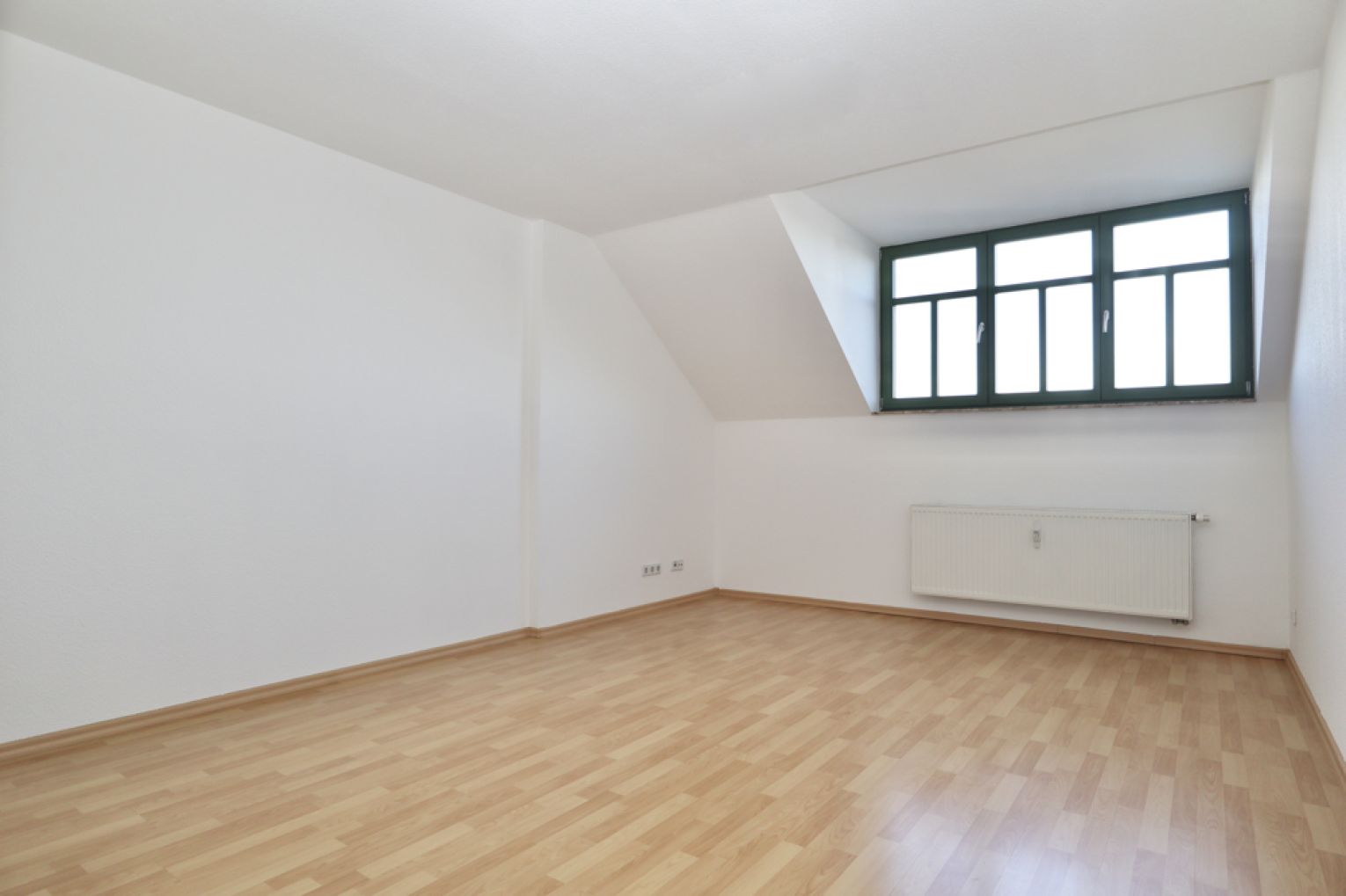 Dachgeschoss • 2-Zimmer  • offen • Tageslichtbad • Balkon • Einbauküche • Hilbersdorf • Chemnitz