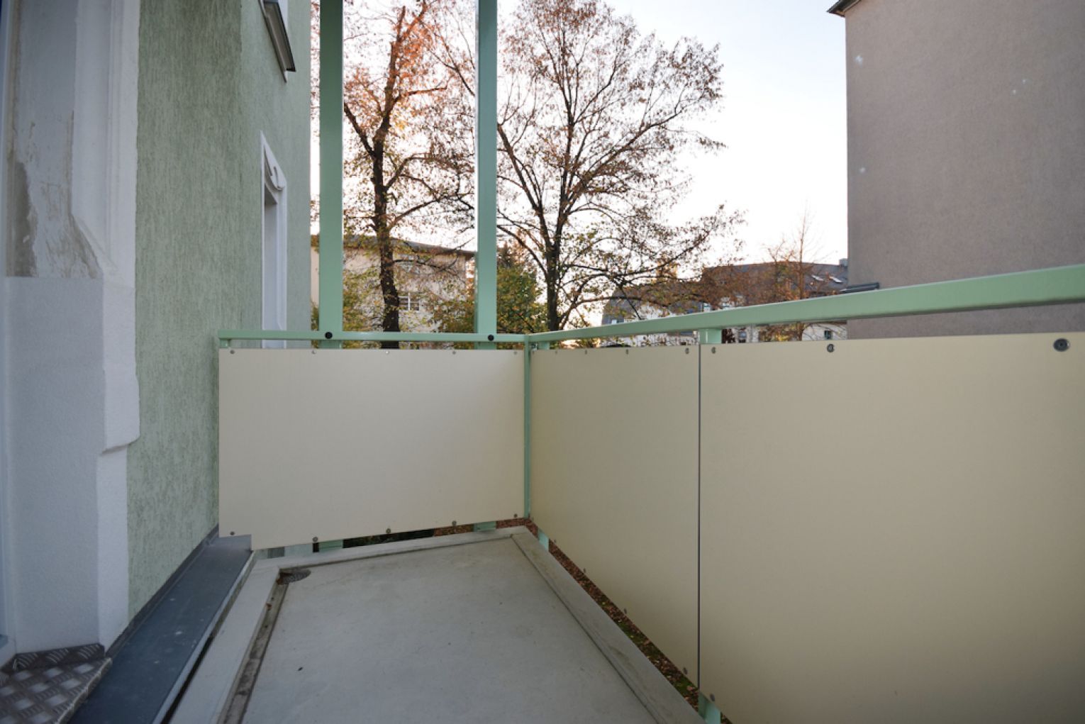 Ebersdorf • jetzt reservieren • Einbauküche • 2-Zimmer Mietwohnung • mit grünen Innenhof • Balkon