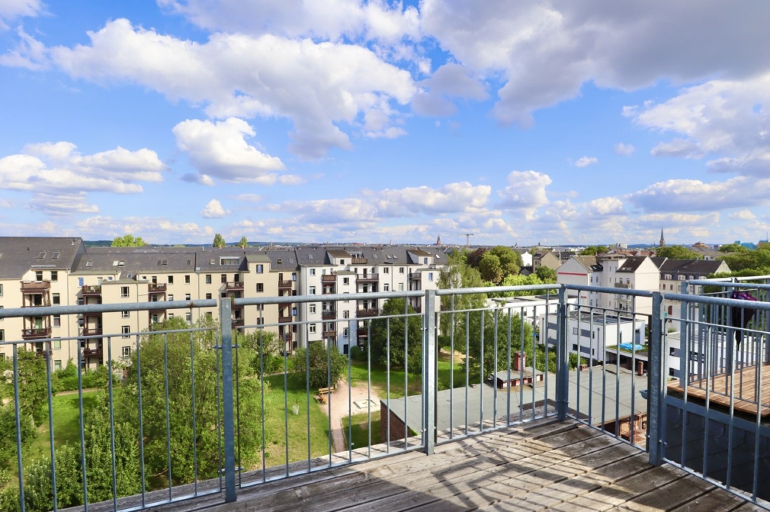 Maisonettewohnung • Dachgeschoss • 4 Zimmer • Terrasse • Balkon • Tageslichtbad • Schloßchemnitz •