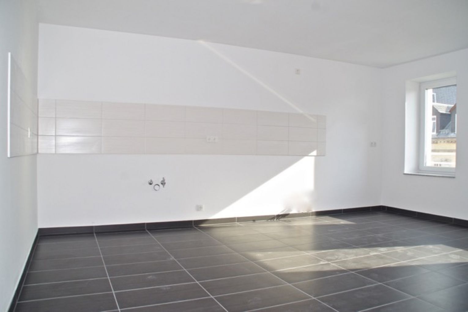 moderne 4 Zimmer • moderner Grundriss • Balkon • TOP Hausgemeinschaft • Grillecke • EBK • Stellplatz