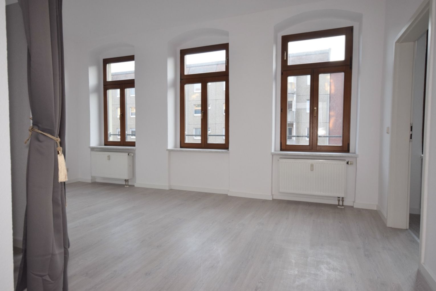 2-Raum Appartment • Einbauküche • Laminat • Bad mit Dusche • frisch renoviert • tolles Wohn-Konzept