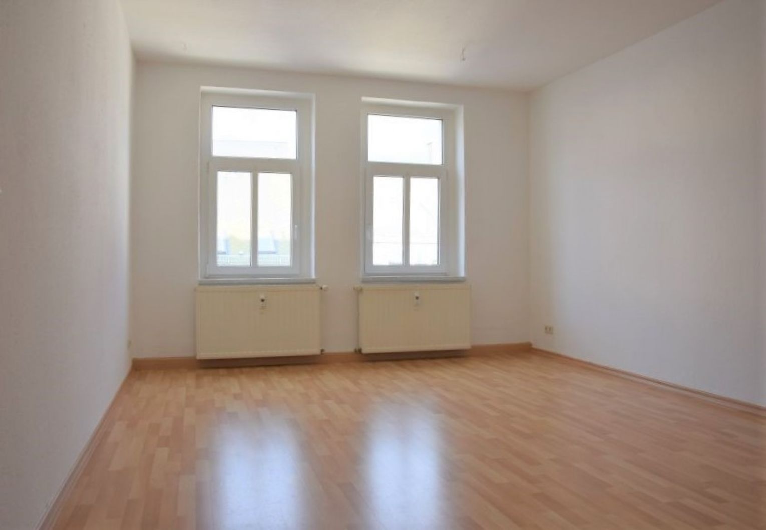 Balkon • 4 Zimmer • Parkett & Laminat • Tageslichtbad • Limbach-Oberfrohna • zentrale Lage • Termin?