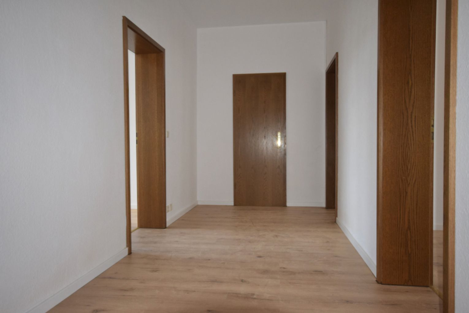 3-Zimmer Wohnung in Chemnitz • offene Küche • Bad mit Wanne • Wintergarten • Laminat • Jetzt Mieten!