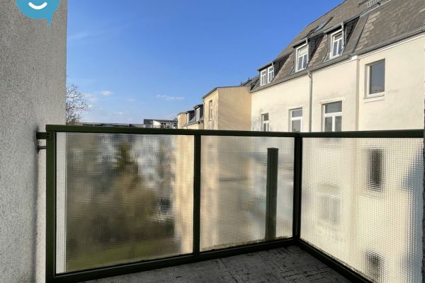 NEU gestaltetete 2-Raum Mietwohnung • Balkon • Kaßberg • offene Küche • Aufzug • Laminat • sonnig