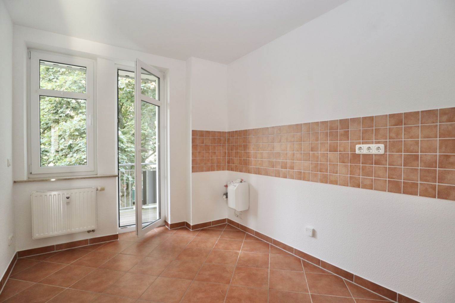 2-Raum Wohnung • Gablenz • Balkon • Tageslichtbad • Wanne • Stellplatz • schnell sein lohnt sich