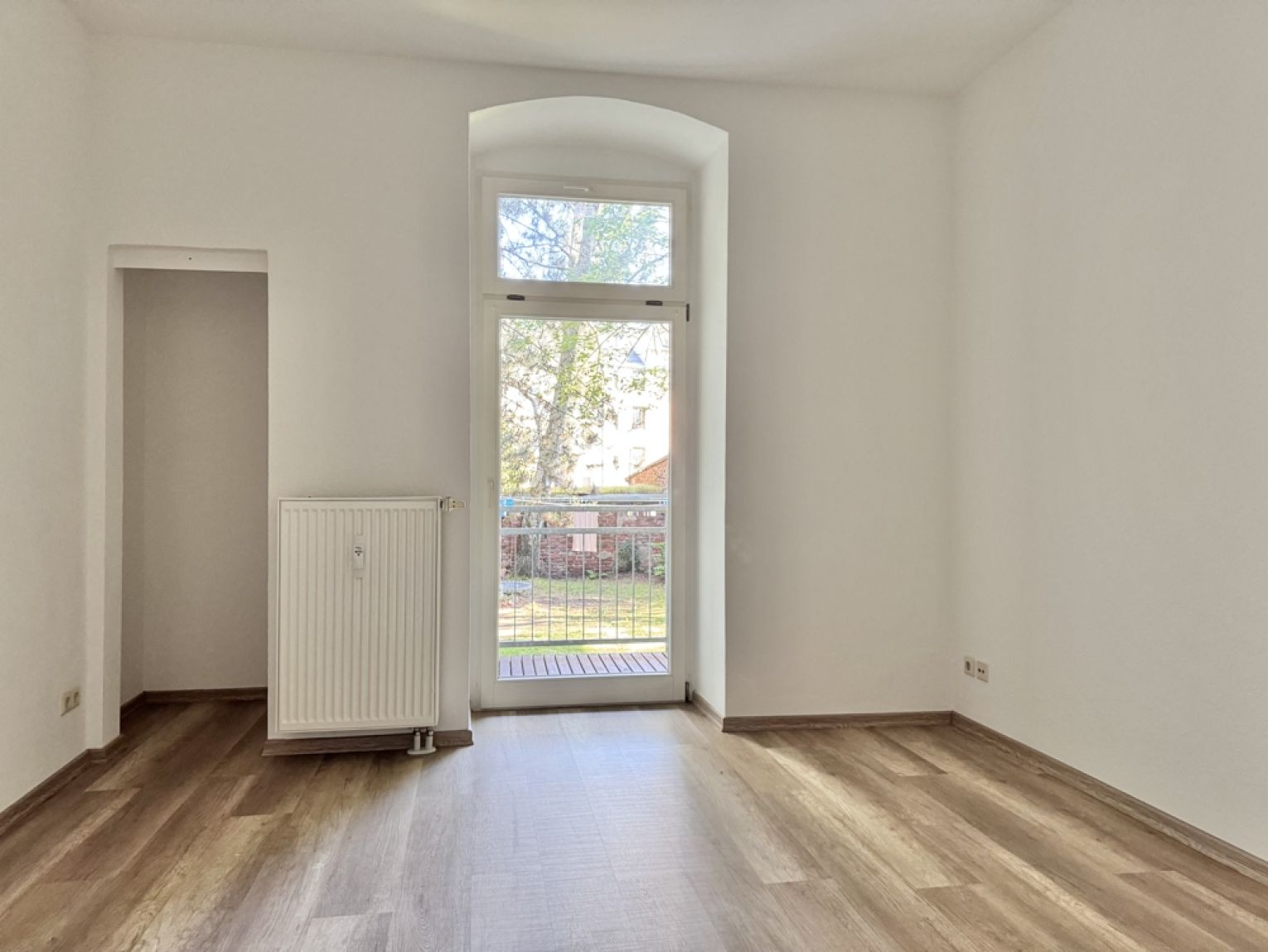 Erdgeschoss • moderner Boden • Balkon • 2-Raum Wohnung • Kaßberg • ruhige Lage • jetzt mieten